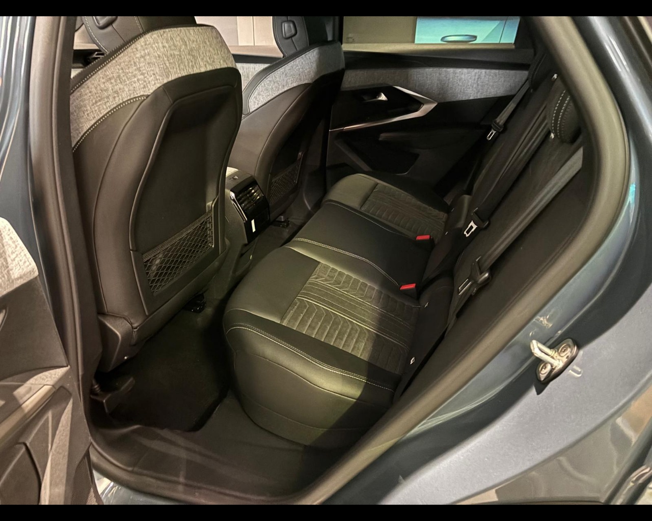 Foto PEUGEOT 3008 1.2 hybrid GT 136cv e-dcs6