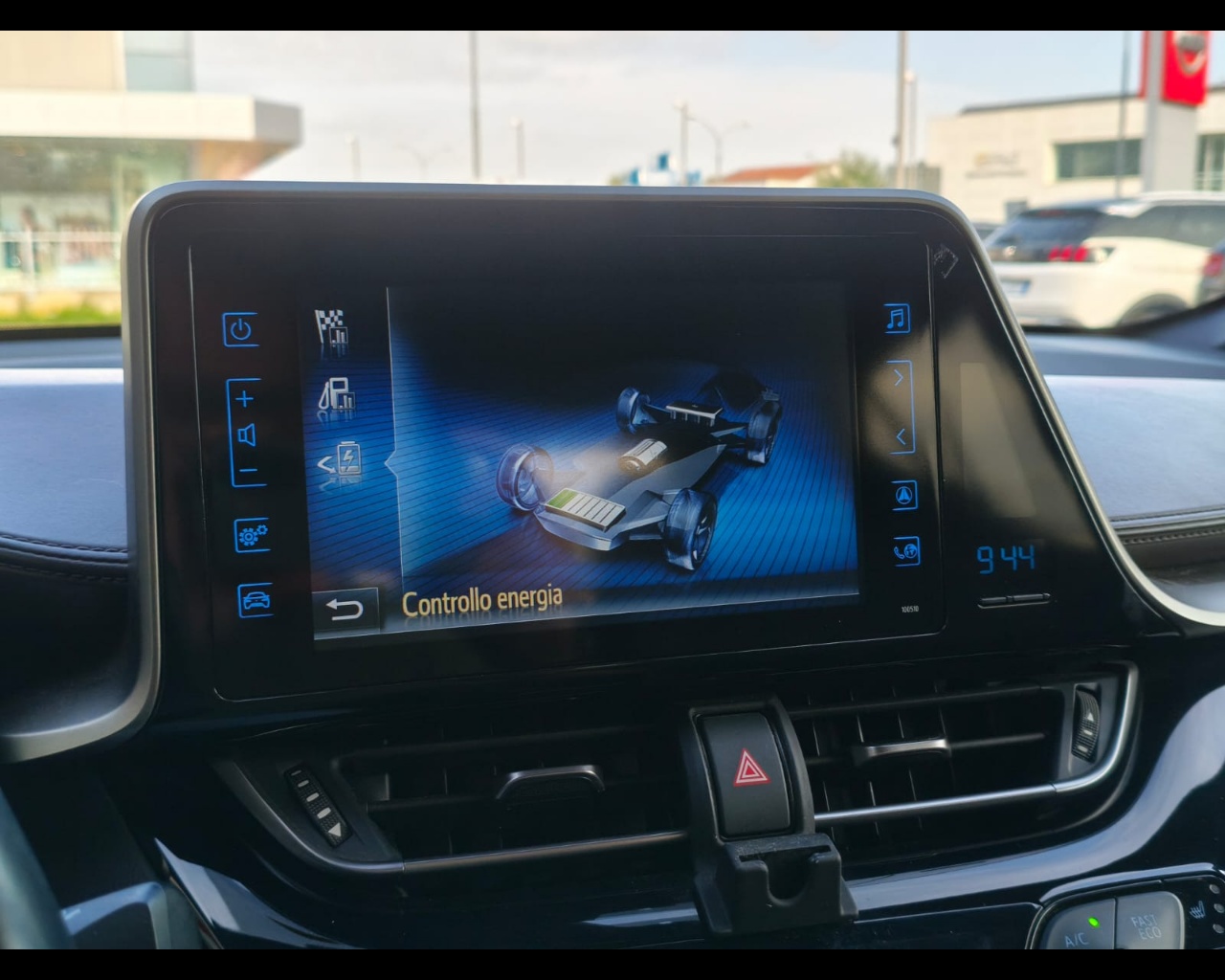 Foto TOYOTA C-HR 1.8h Lounge 2wd e-cvt