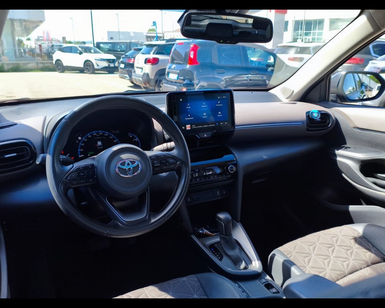 Foto TOYOTA Yaris Cross 1.5h Lounge fwd 116cv e-cvt
