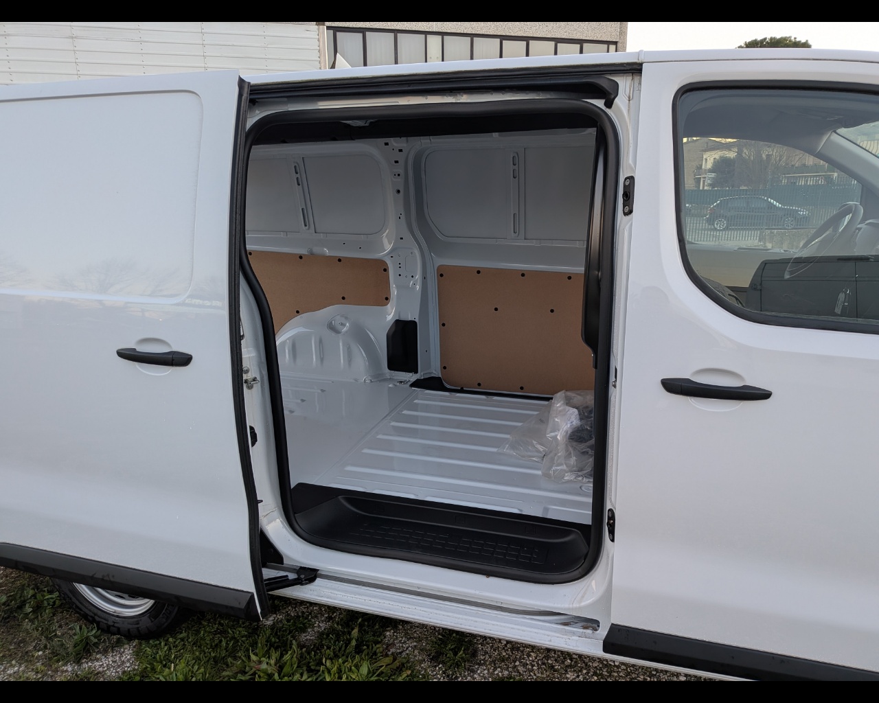 Foto CITROEN Jumpy XL - 2.0 BlueHDi 140 S&S EAT8