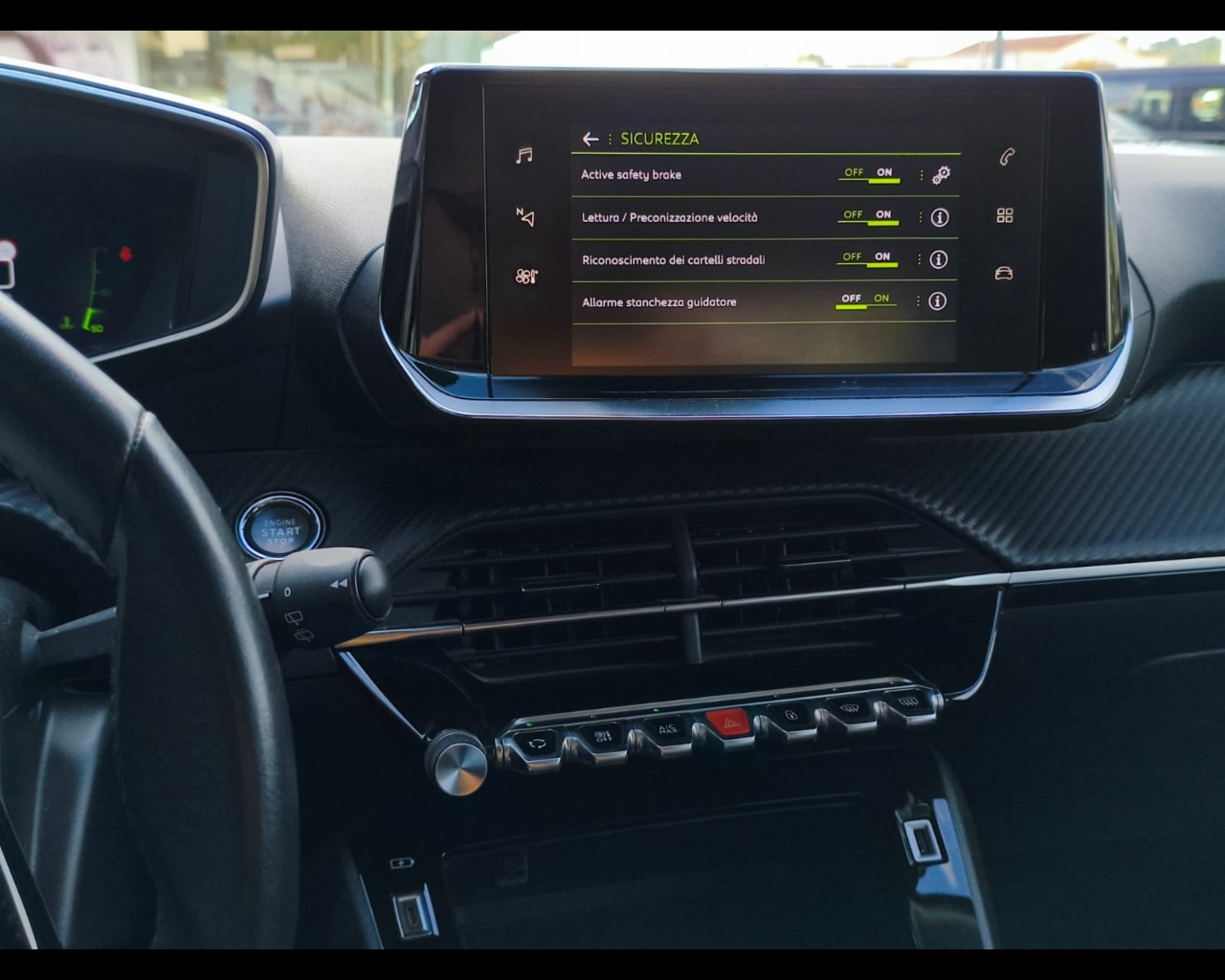 Foto PEUGEOT 2008 1.5 bluehdi Allure s&s 110cv