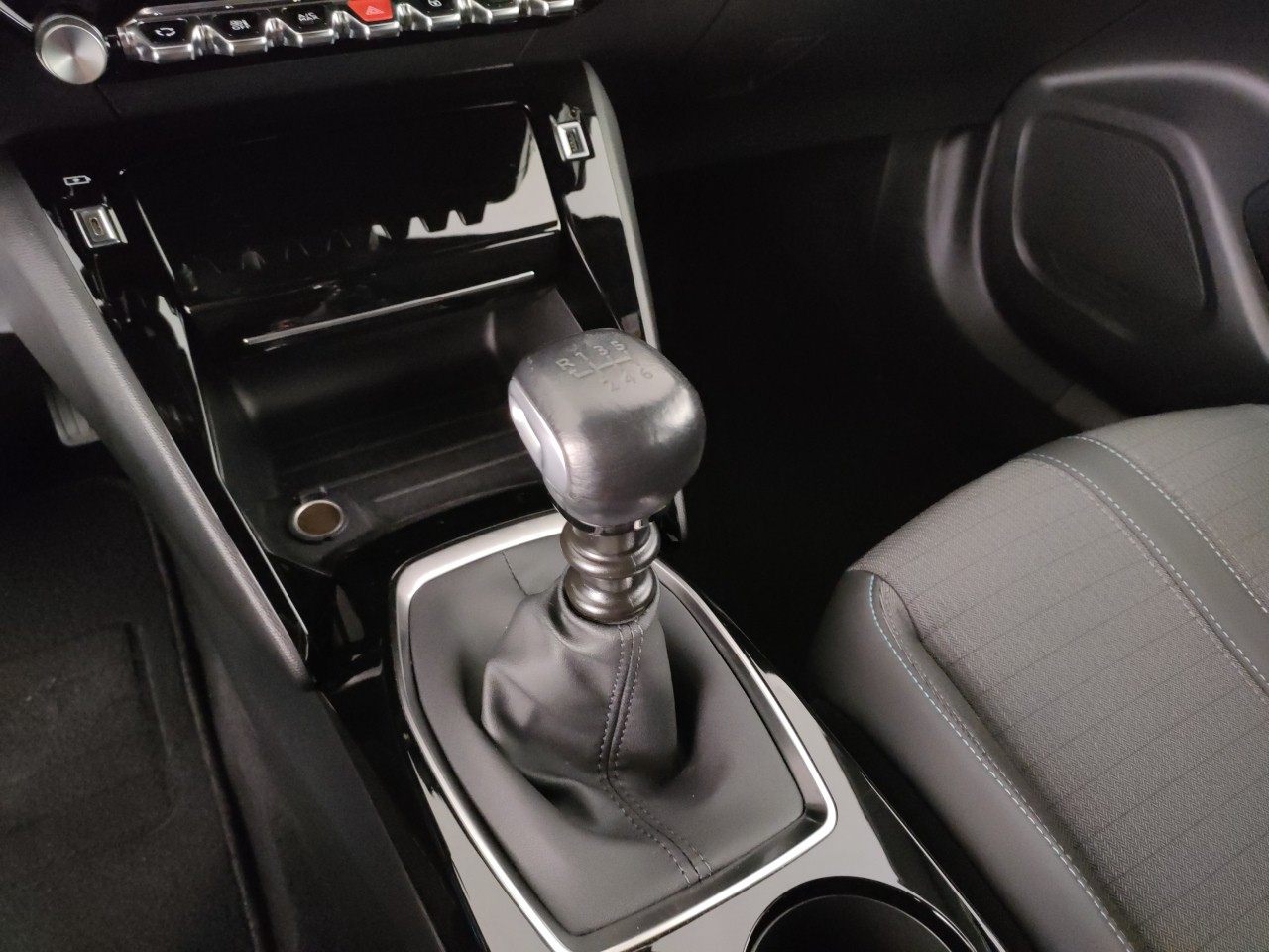 Peugeot 2008 Usato 2023 2008 San Zeno Naviglio