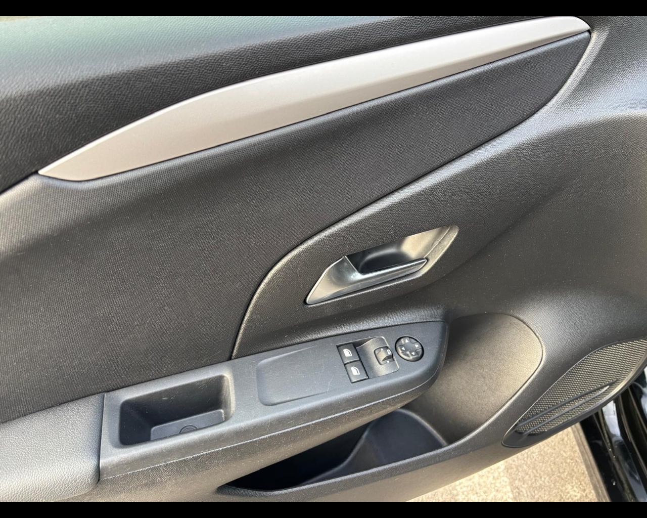 Foto OPEL Corsa 1.2 Edition 75cv