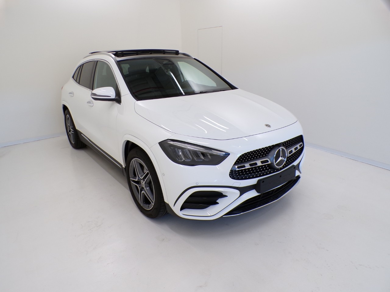 Mercedes  GLA 180 AMG Line Advanced Plus 7G-DCT - 3
