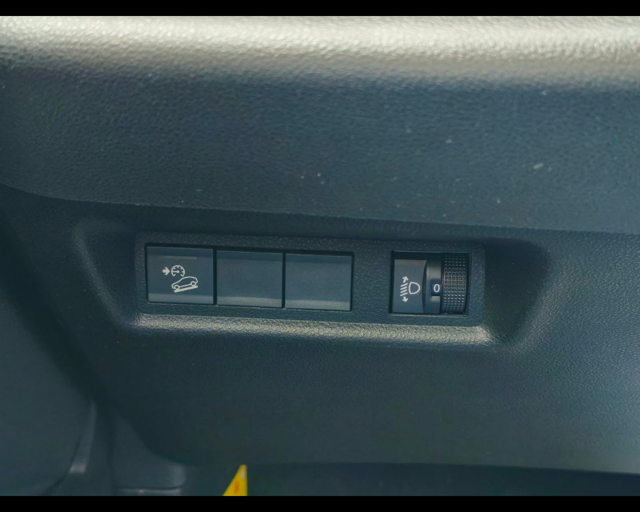 Foto JEEP Avenger 1.2 turbo e-hybrid mhev Summit fwd 110cv edct6