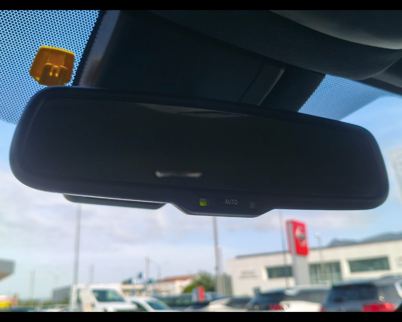 Foto TOYOTA C-HR 1.8h Lounge 2wd e-cvt