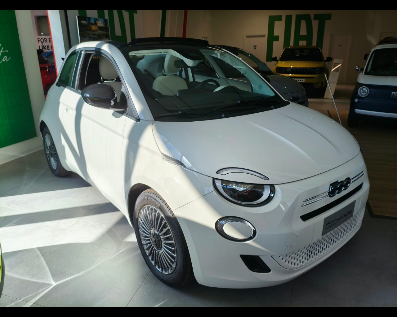 Foto FIAT 500 Hybrid Cabrio Icon 1.0 Hybrid Cabrio