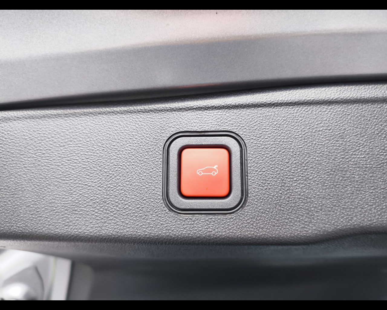 Foto JEEP Avenger 1.2 turbo e-hybrid mhev Altitude fwd 110cv edct6