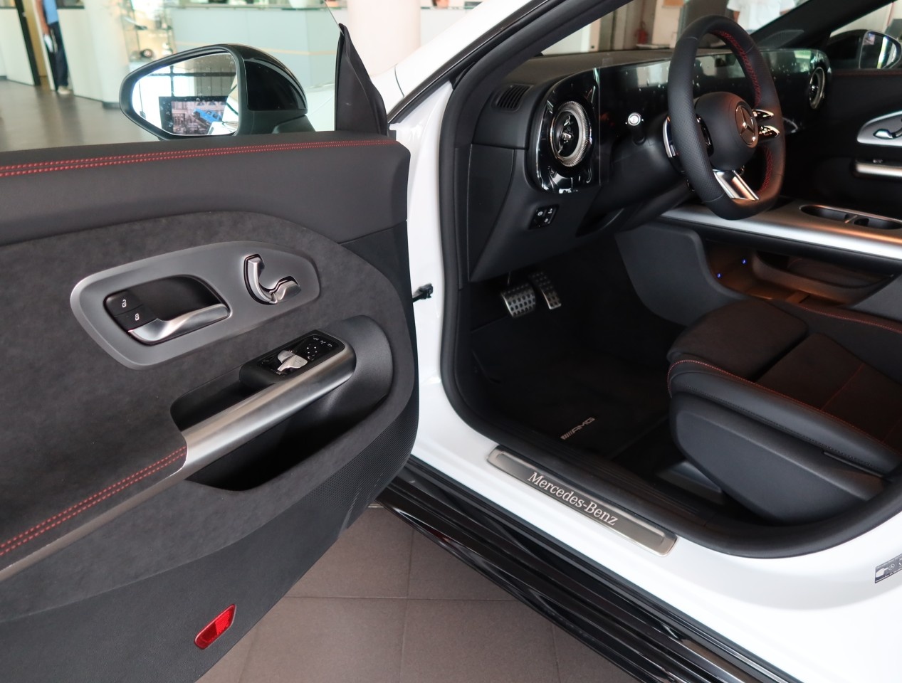 Mercedes CLA Shooting Brake Elettrica CLA Shooting Brake 250+ con tecnologia EQ Premium - 13