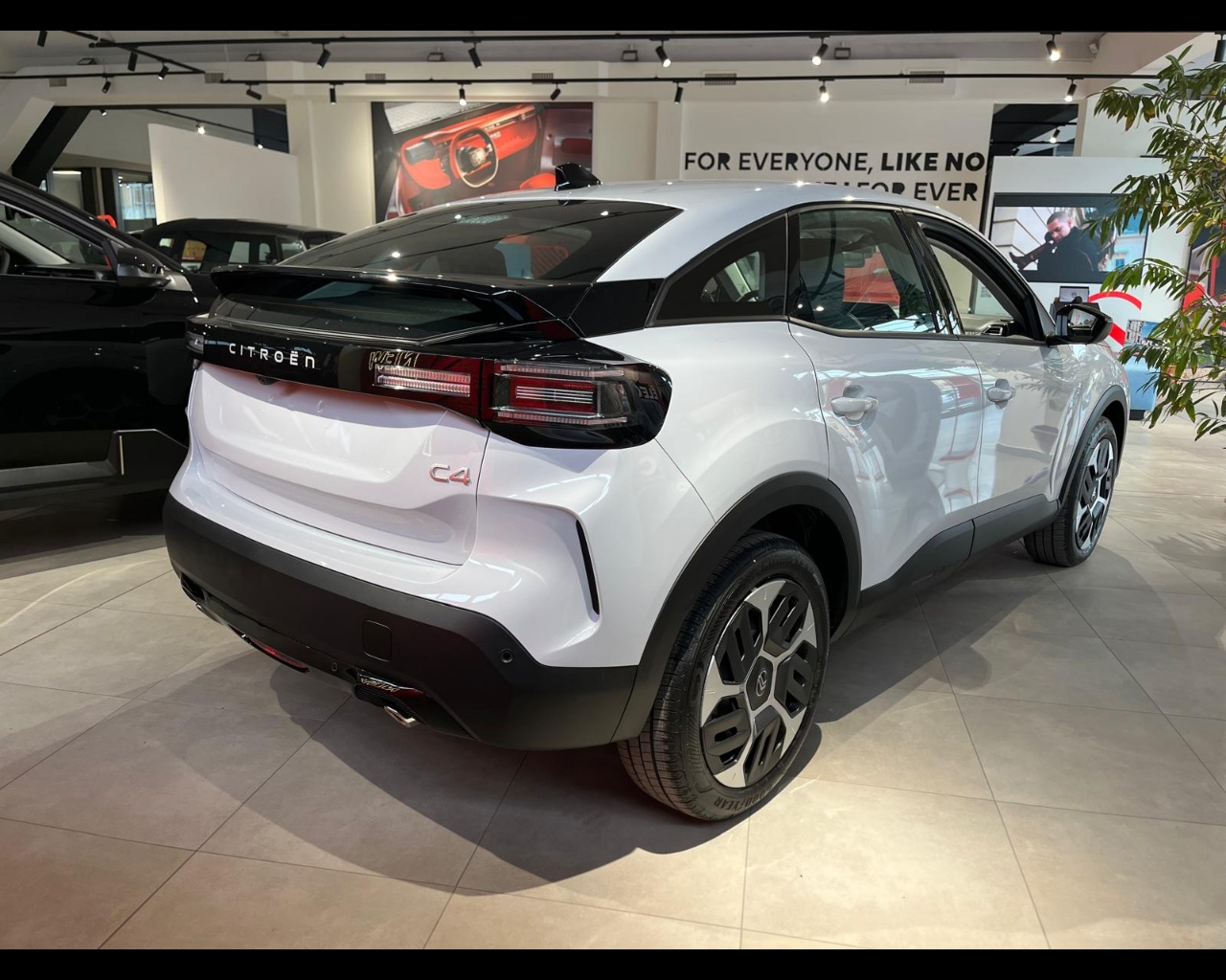 Foto CITROEN C4 1.2 puretech Plus s&s 130cv eat8