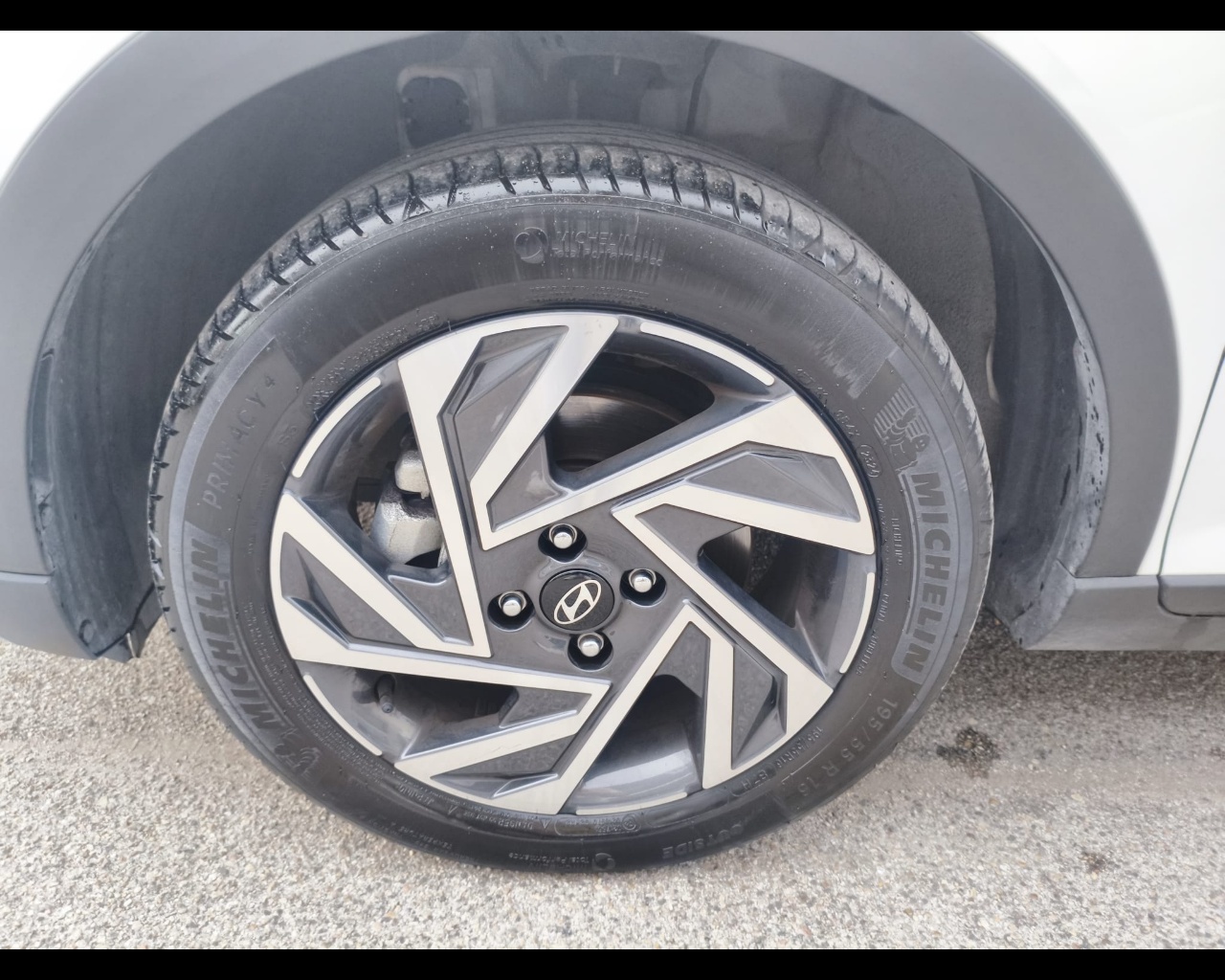 Foto HYUNDAI BAYON PE 1.0T XLINE