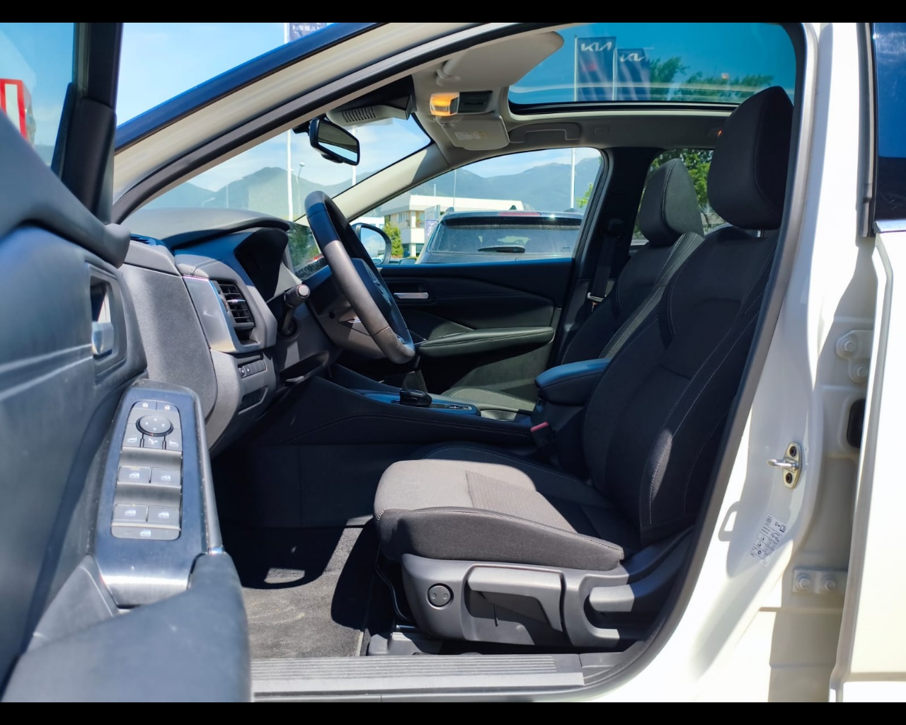 Foto NISSAN Qashqai 1.5 e-power 90th Anniversary 2wd