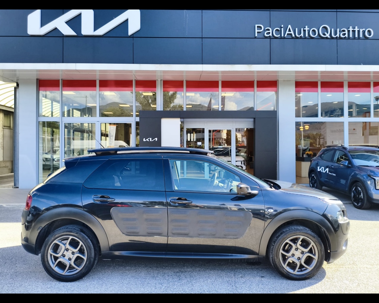 Foto CITROEN C4 Cactus 1.6 bluehdi Shine 100cv