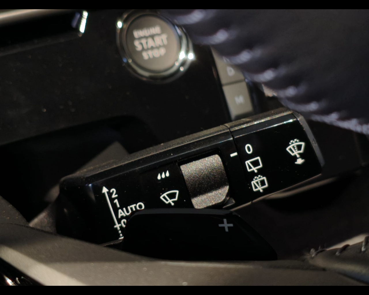 Foto PEUGEOT 5008 1.2 hybrid Allure 145cv e-dcs6