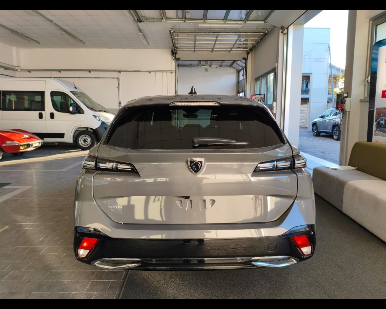 Foto PEUGEOT 308 SW 1.5 bluehdi Allure s&s 130cv eat8