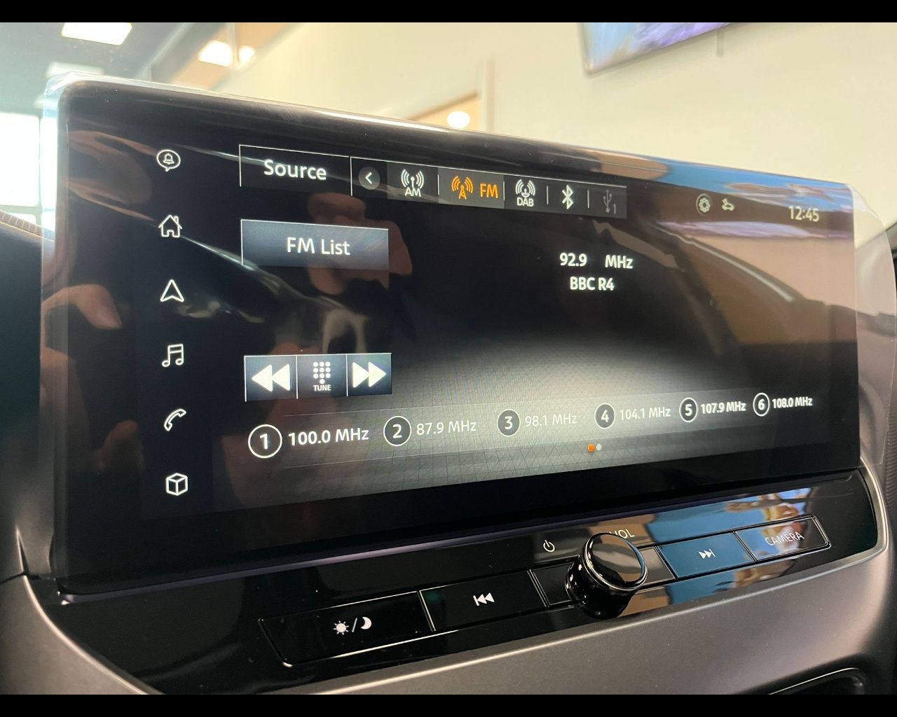 Foto NISSAN JUKE N-CONNECTA MT