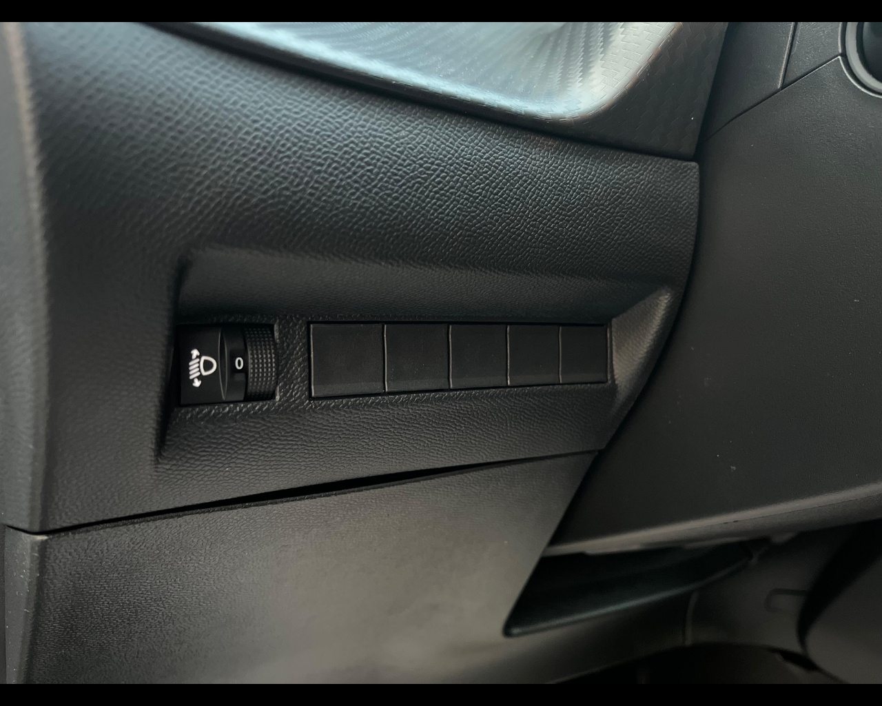 Foto PEUGEOT 208 1.2 hybrid Style 100cv e-dcs 6