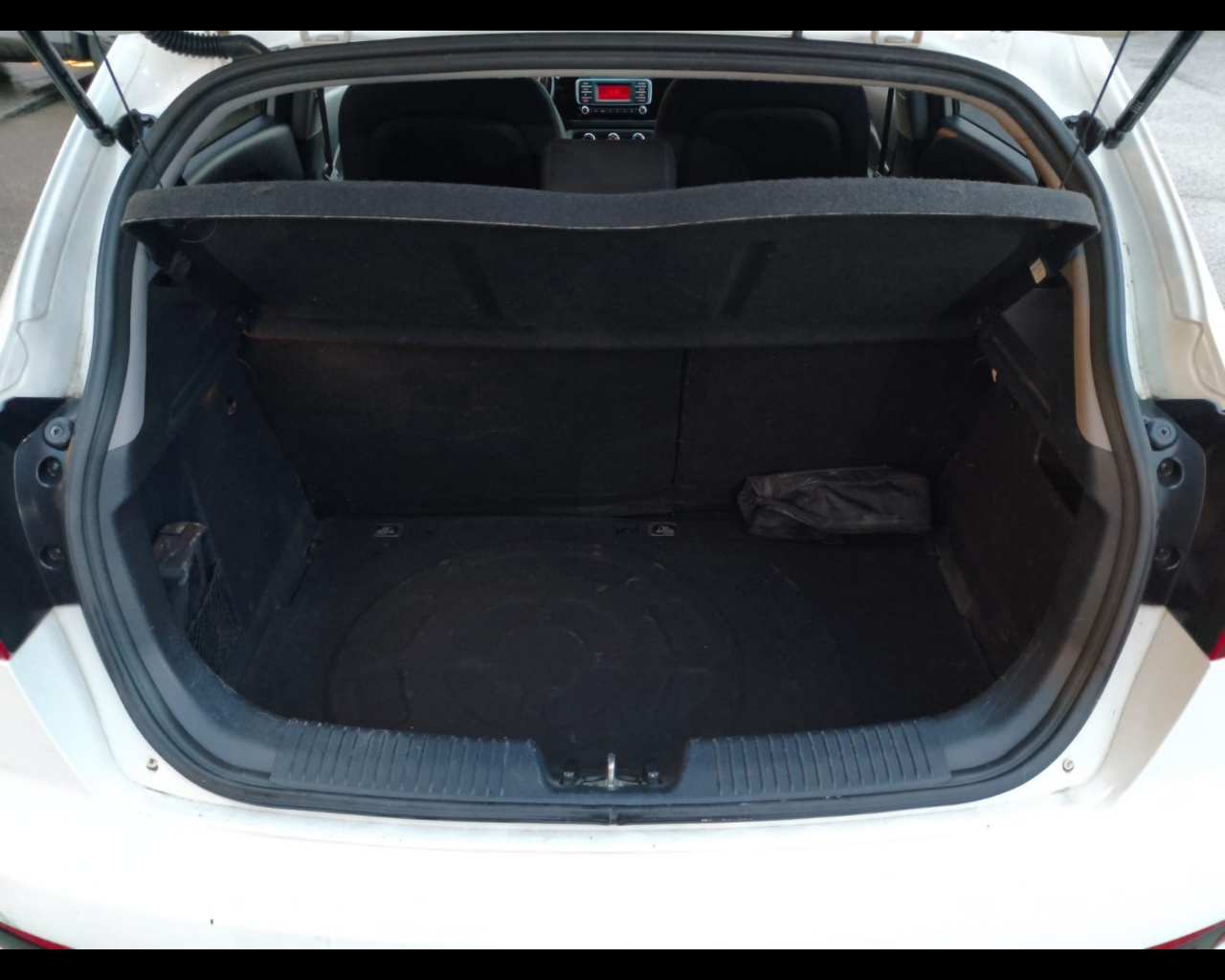 Foto KIA Rio 5p 1.2 Cool eco Gpl