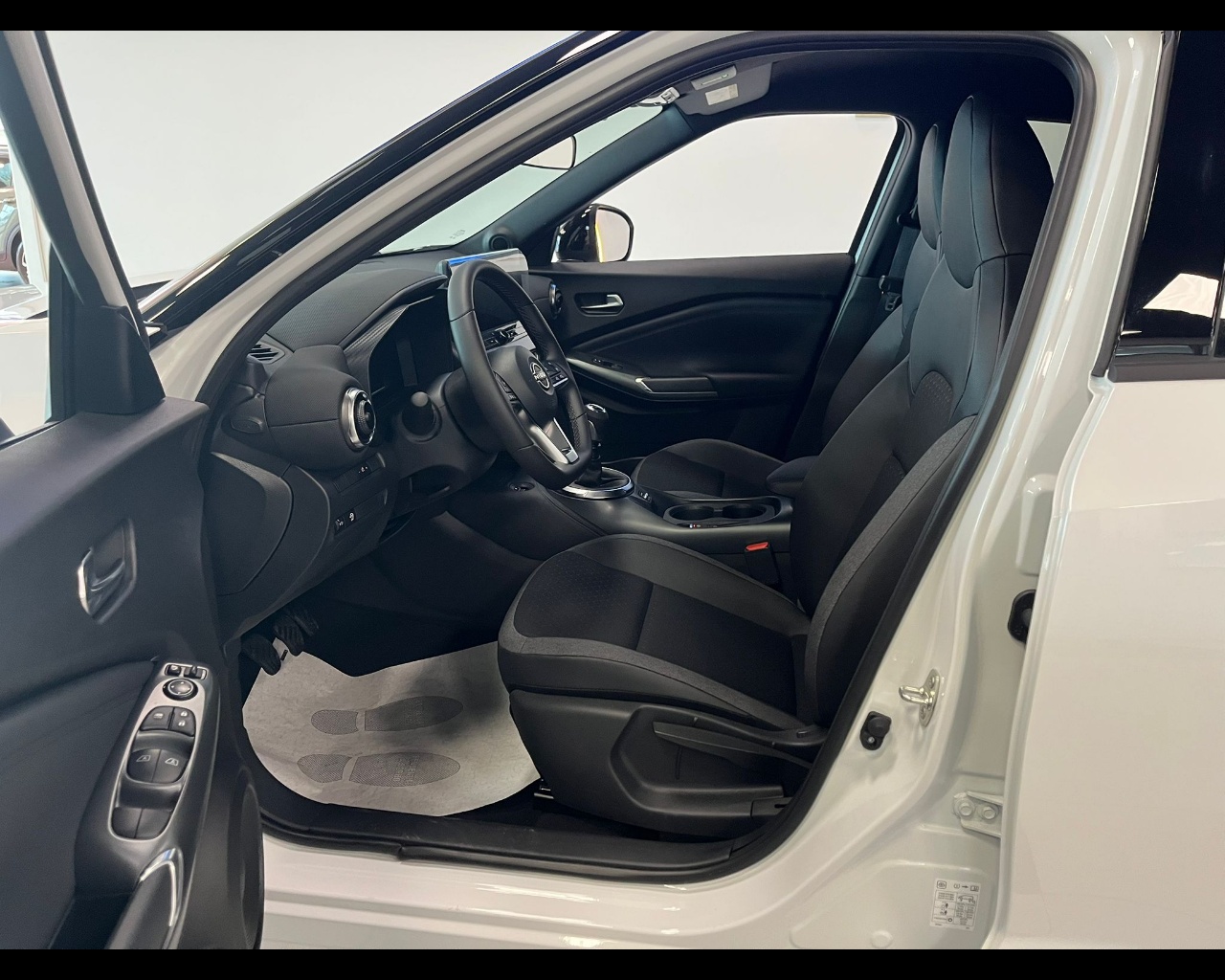 Foto NISSAN JUKE N-CONNECTA MT