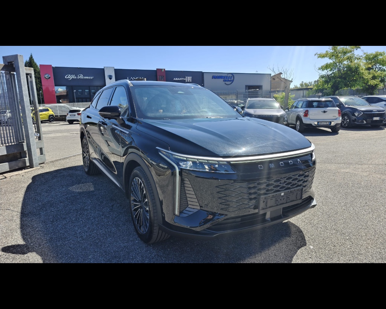 Foto OMODA OMODA 9 PHEV 1.5TGDI - Trazione AWD DHT3 Premium (AWD) - Interni Rosso