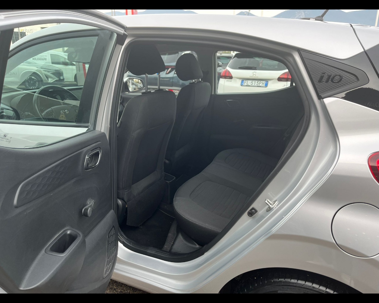 Foto HYUNDAI i10 1.0 mpi Tech Connect Pack