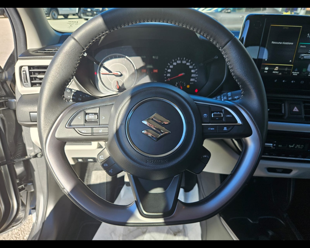 Foto SUZUKI Swift 1.2h Top 2wd