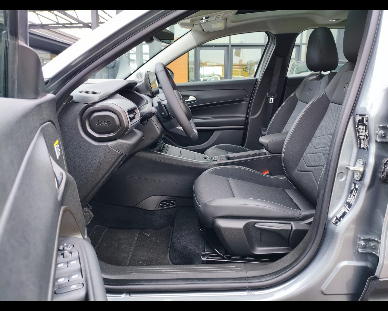 Foto JEEP Avenger 1.2 turbo e-hybrid mhev Altitude fwd 110cv edct6