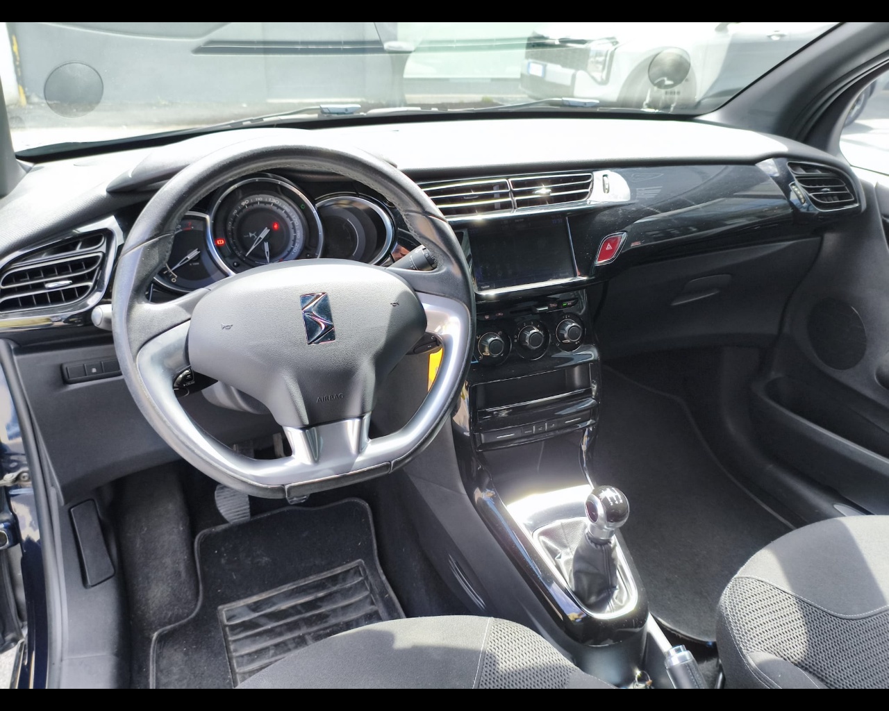 Foto DS DS3 1.2 puretech So Chic 82cv