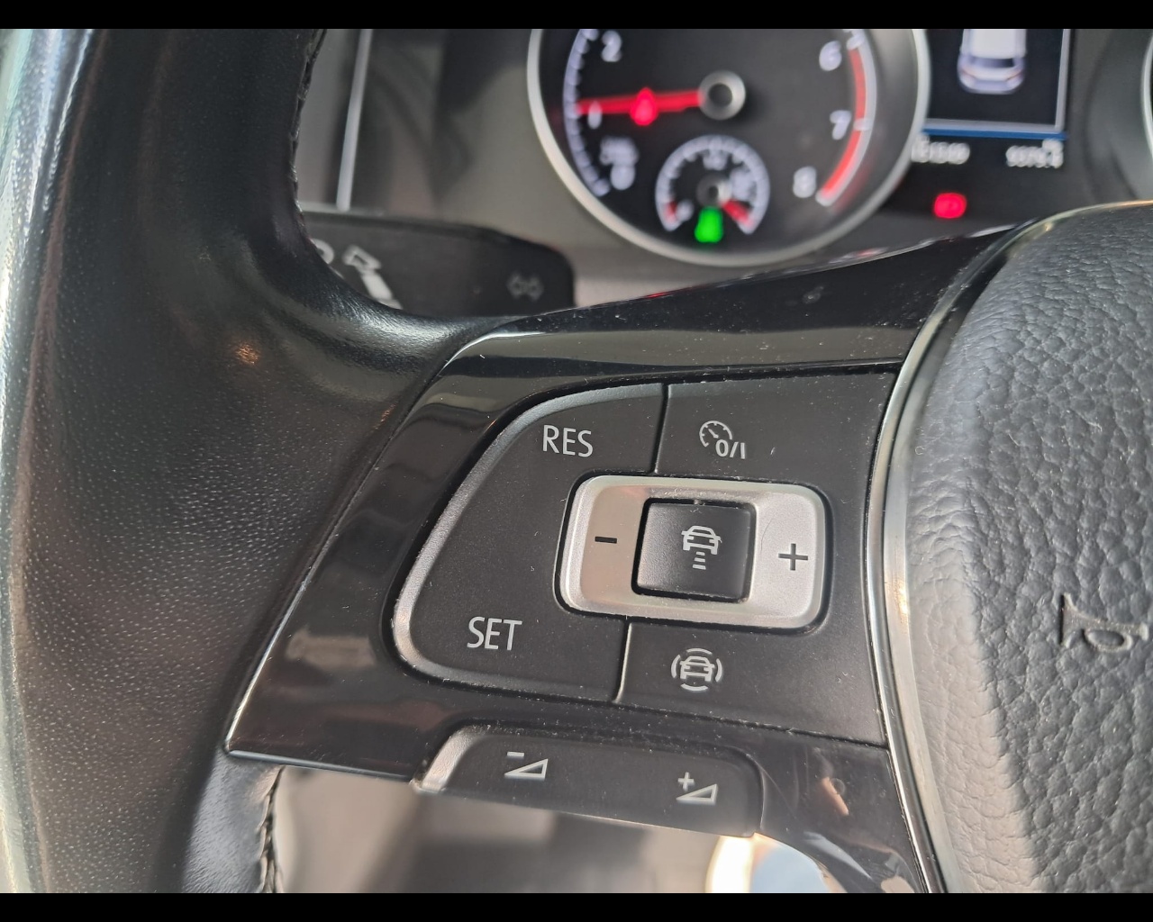 Foto VOLKSWAGEN Golf 5p 1.5 tgi Executive 130cv dsg