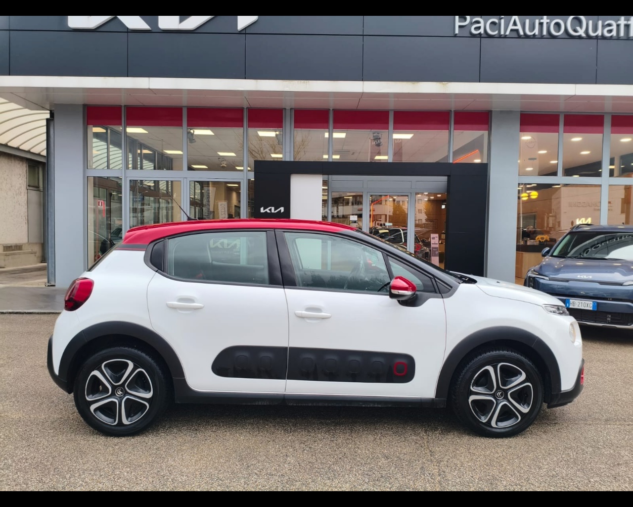 Foto CITROEN C3 1.2 puretech Shine 82cv