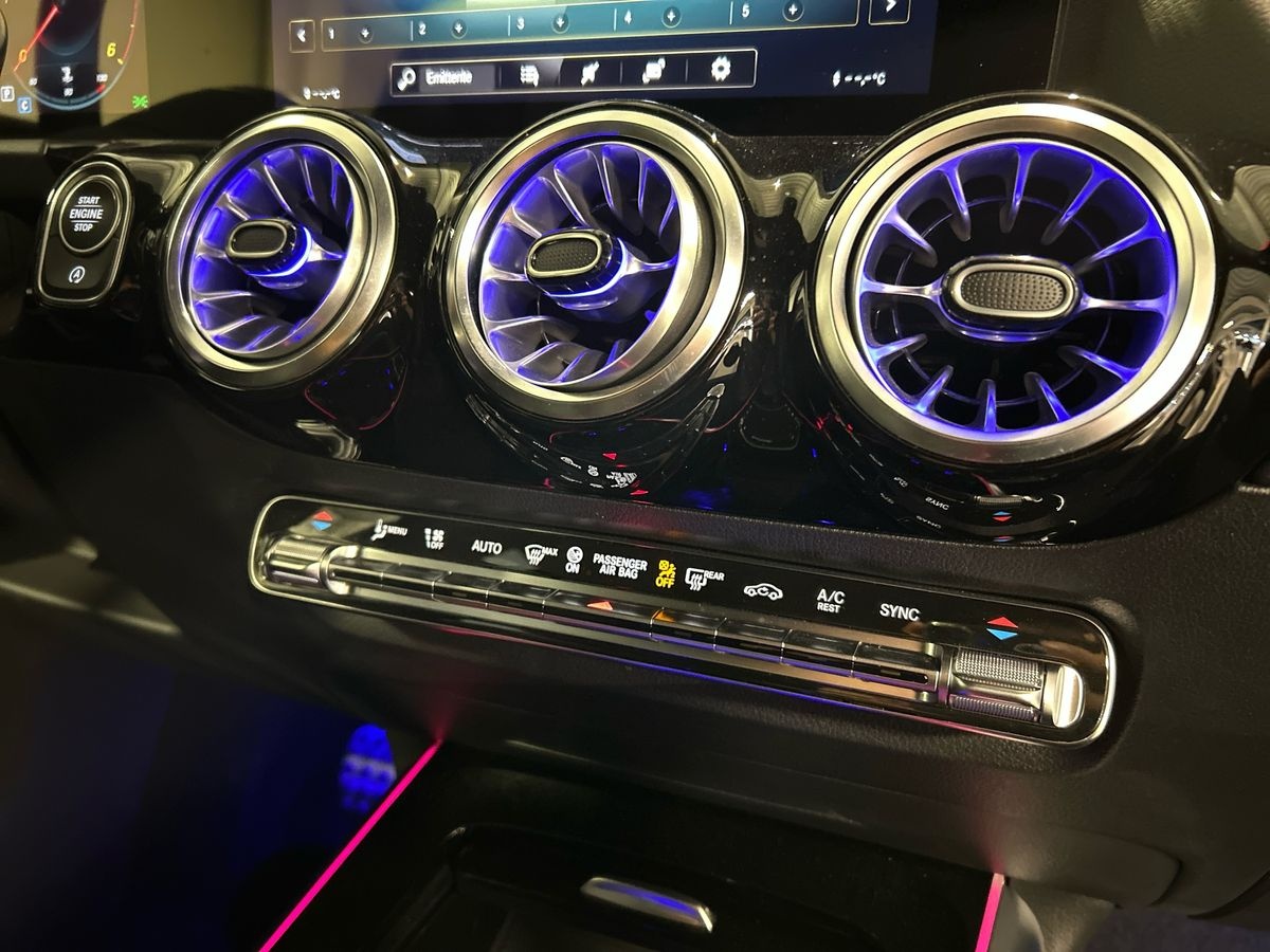 Mercedes GLA GLA 180 D Premium 8G-DCT - 14