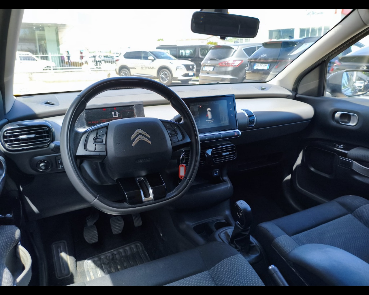 Foto CITROEN C4 Cactus 1.6 bluehdi Shine 100cv