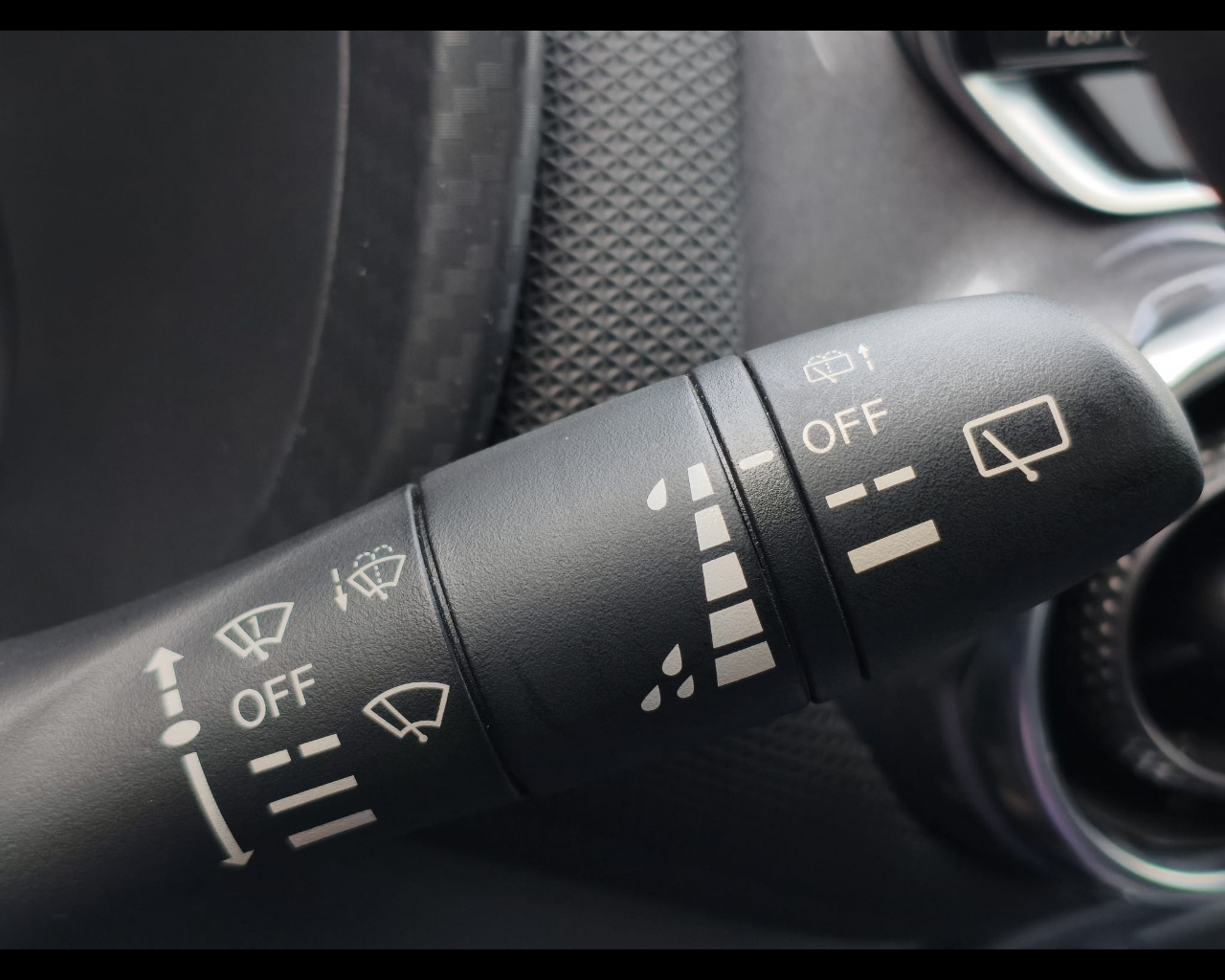 Foto NISSAN Juke 1.0 dig-t Acenta 114cv