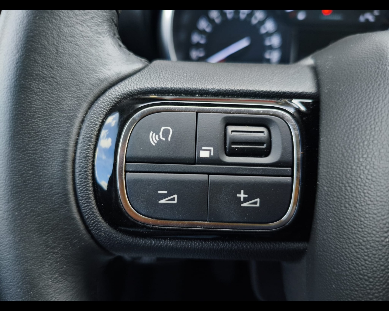 Foto CITROEN C3 Aircross 1.2 puretech Shine s&s 110cv