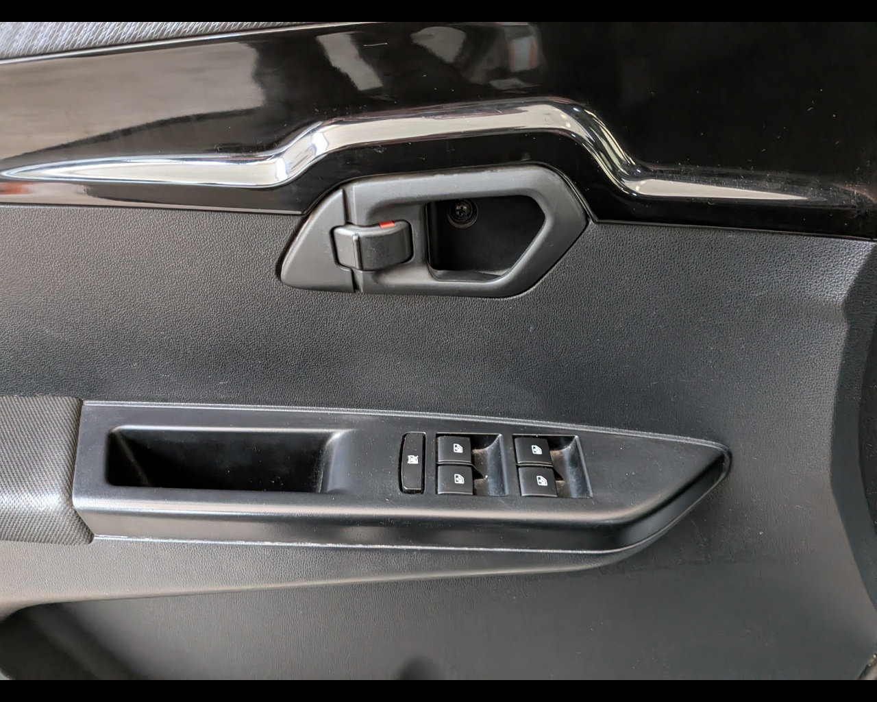 Foto MAHINDRA KUV100 1.2 K6+ m-bifuel