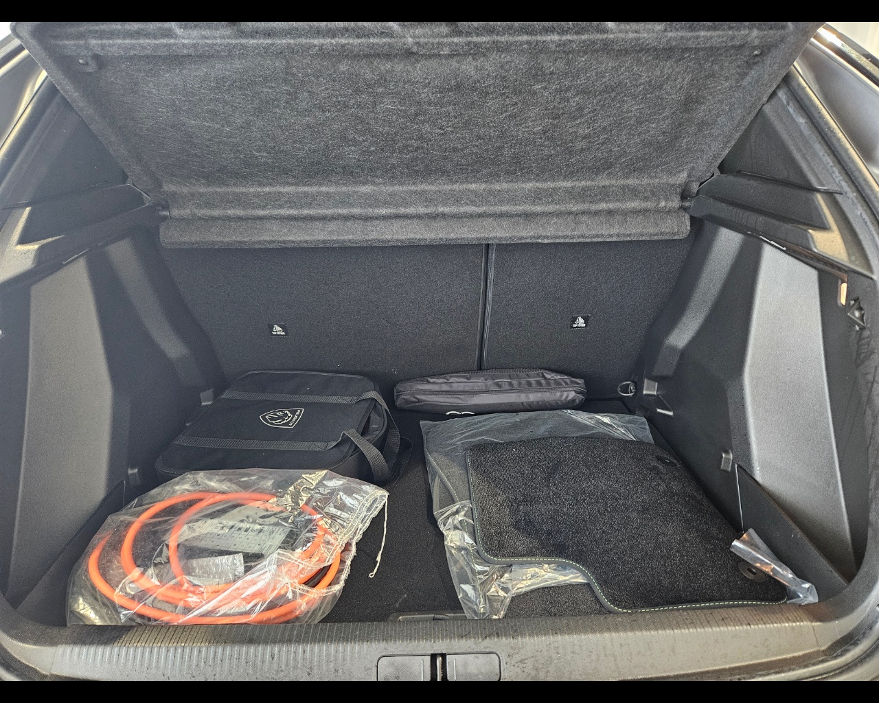 PEUGEOT 2008 e-2008 GT 100kW Elettrico Aziendale - 9