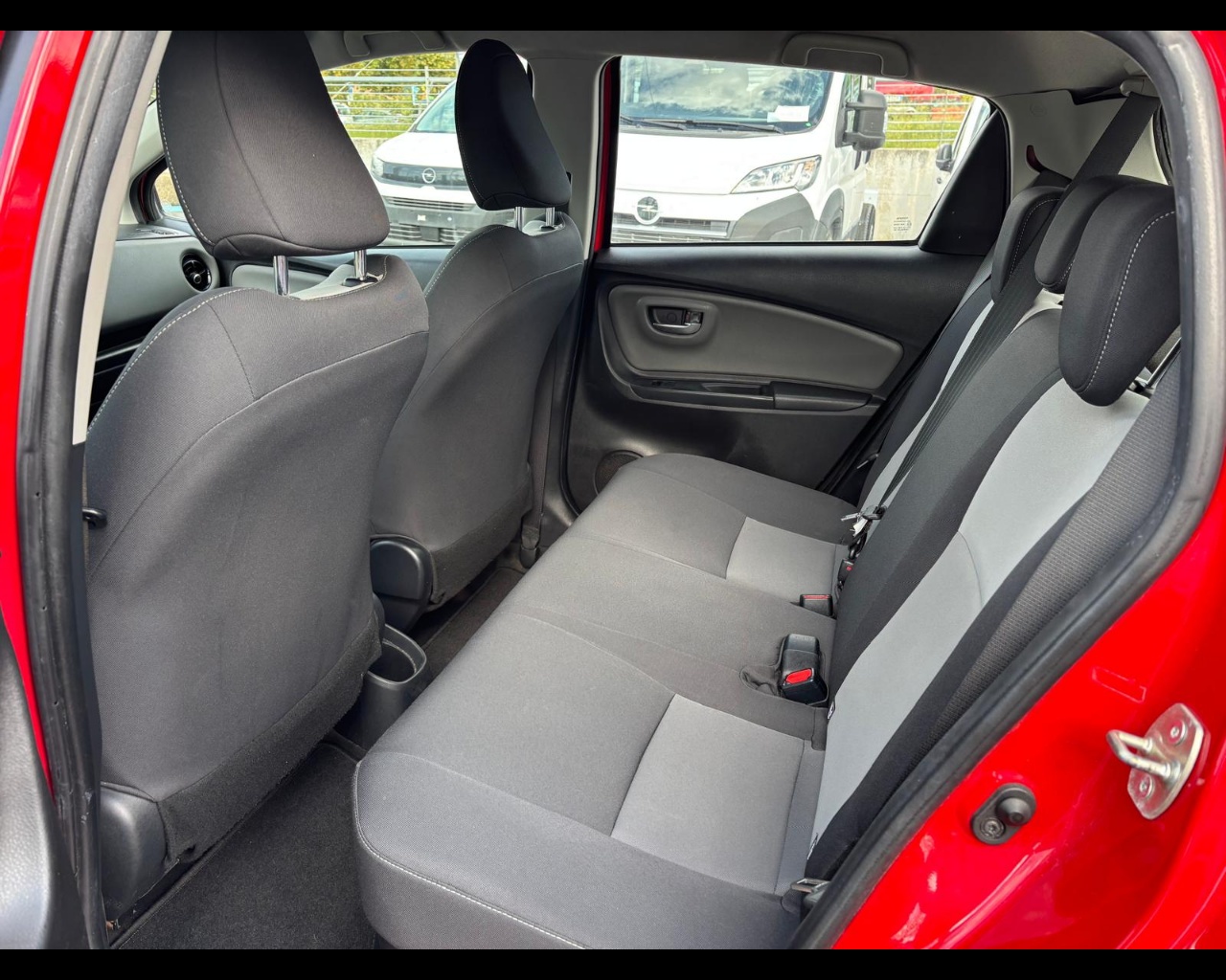Foto TOYOTA Yaris 5p 1.5h Active 
