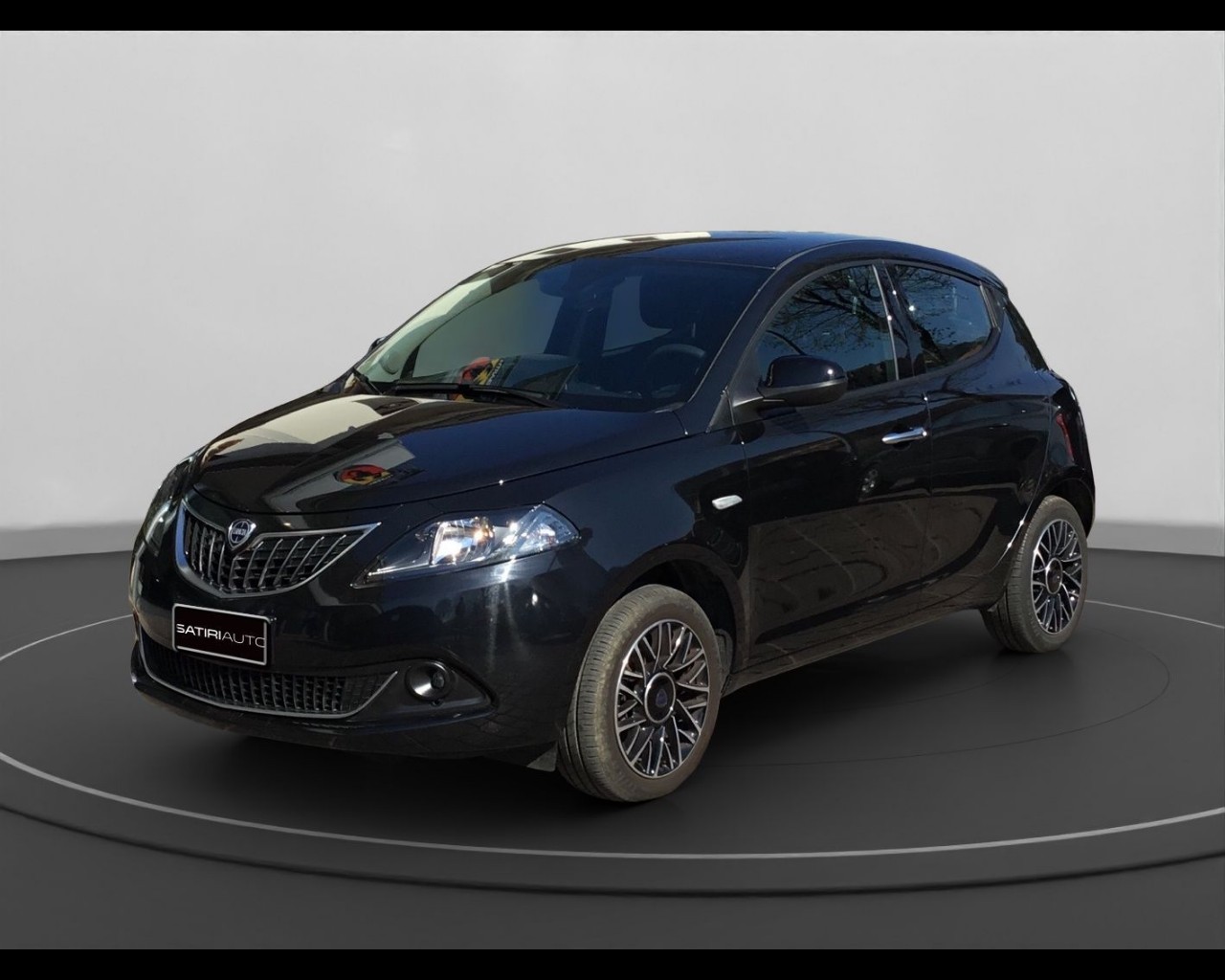 Ypsilon III 2021 – Ypsilon 1.0 firefly hybrid Platino s&s 70cv