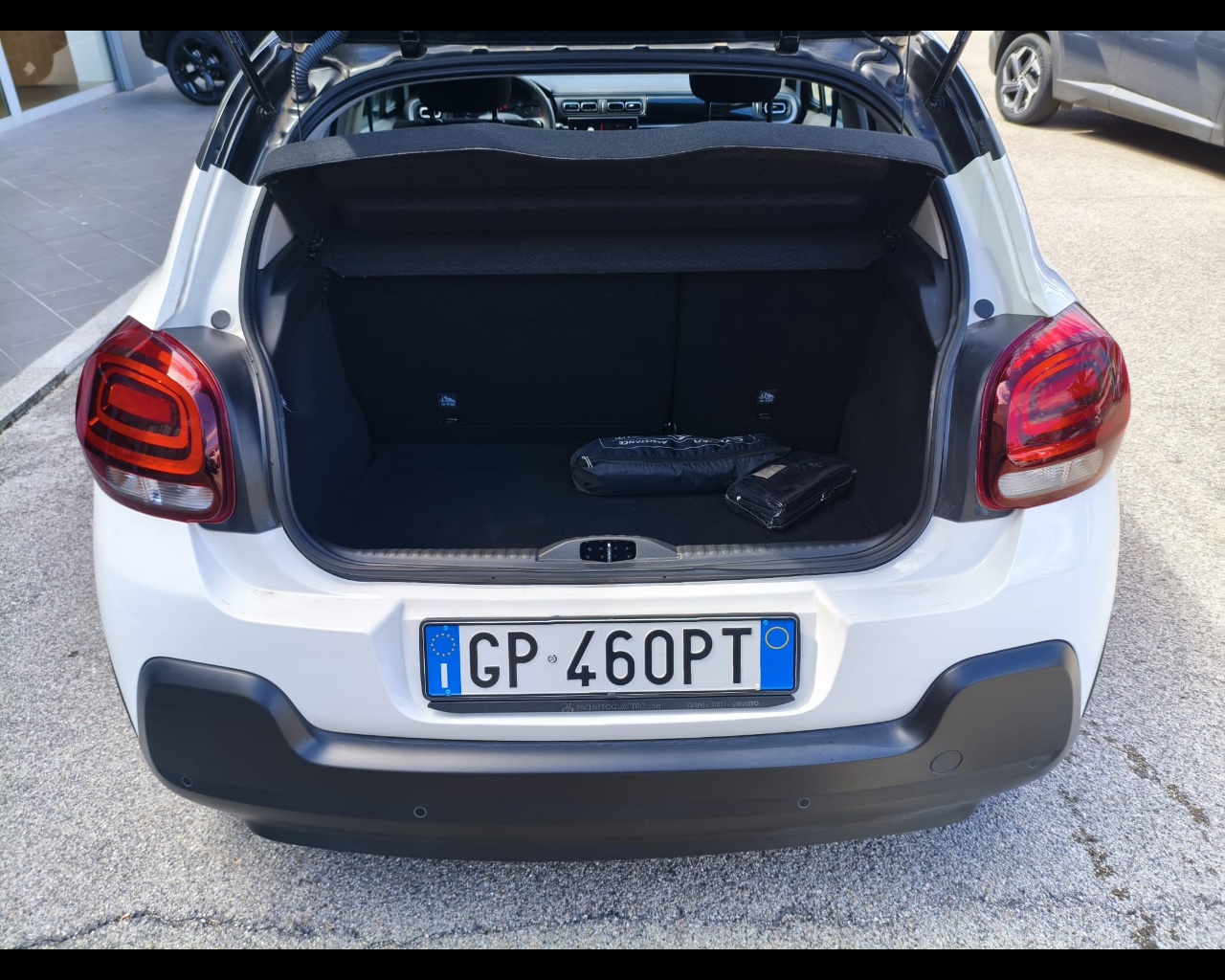 Foto CITROEN C3 1.2 puretech Shine s&s 83cv