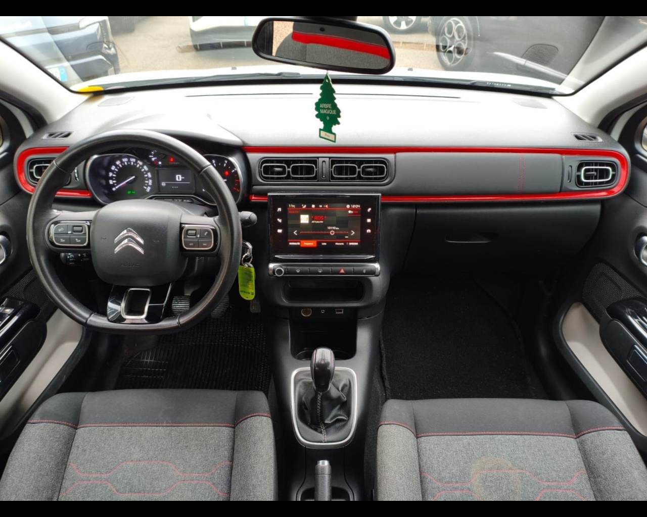 Foto CITROEN C3 1.2 puretech Shine 82cv