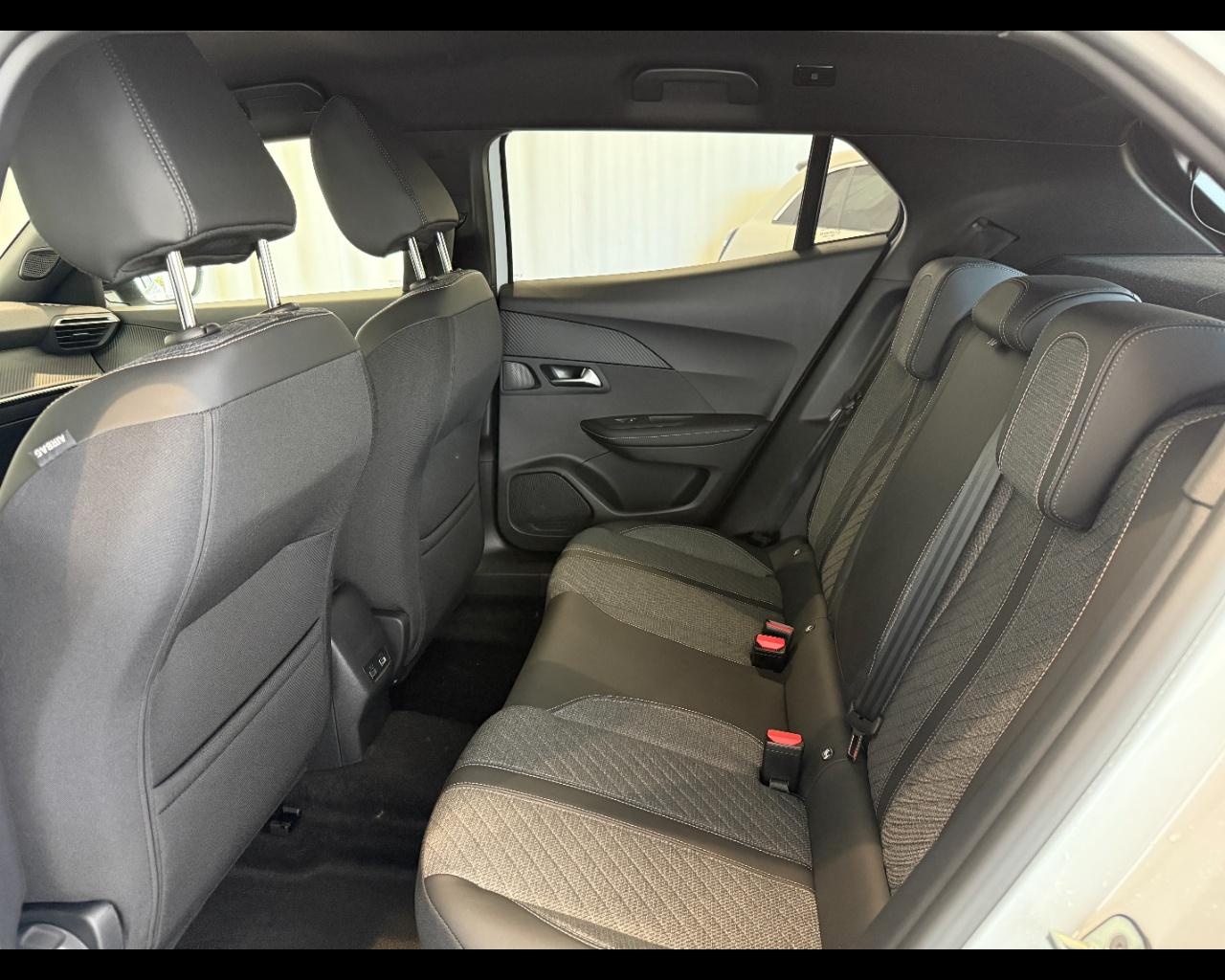 PEUGEOT 2008 Allure PureTech 100 S&S Benzina km0 - 12