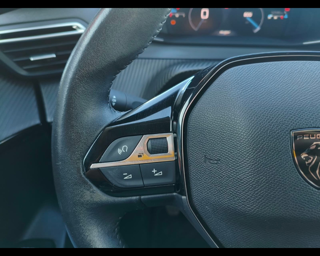 Foto PEUGEOT 208 1.2 puretech Allure s&s 100cv