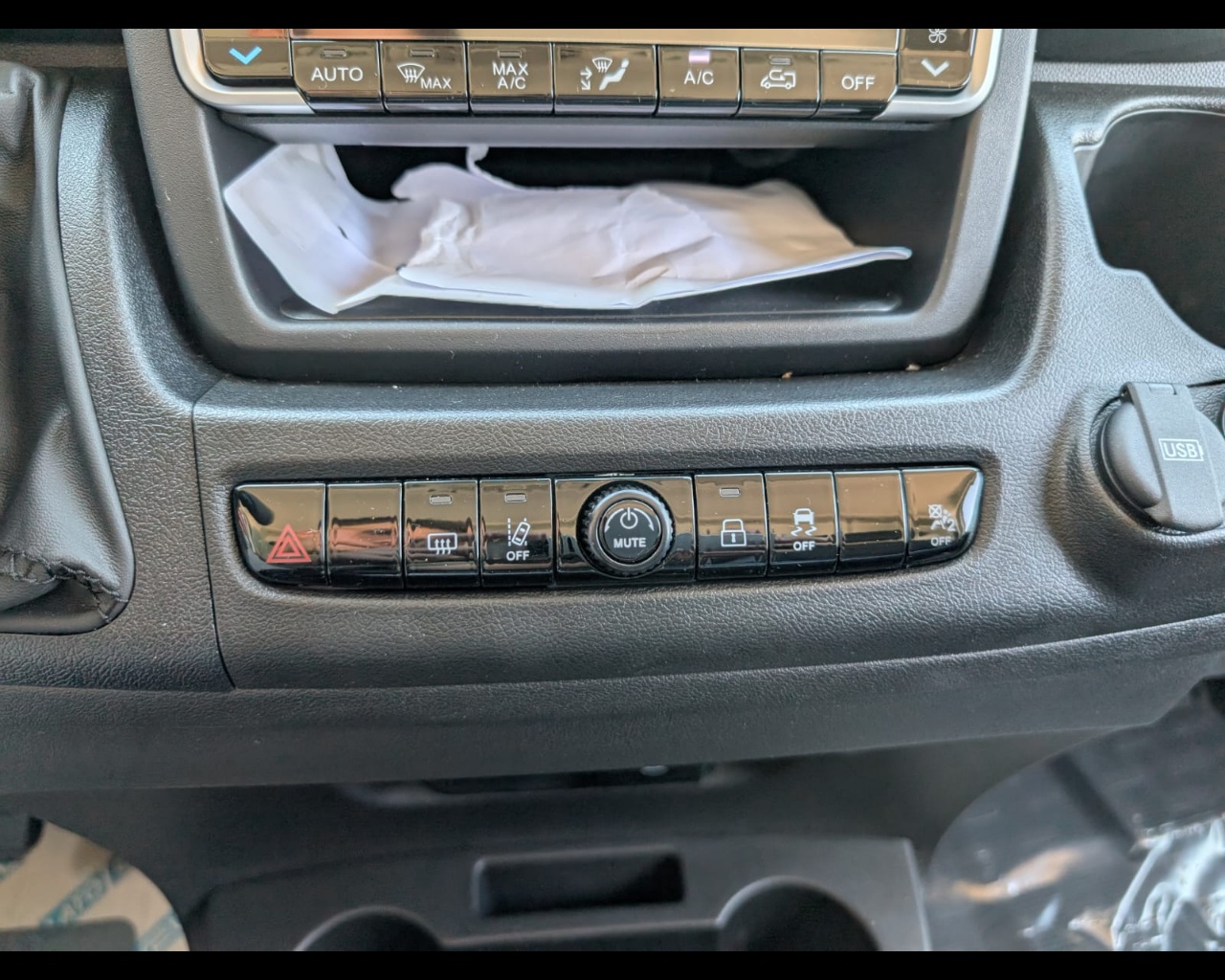 Foto PEUGEOT Boxer Furgone 335 L2 H2 BlueHDi 140 S&S