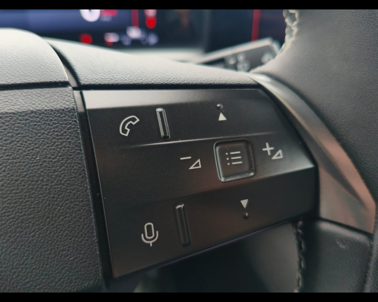 Foto OPEL Grandland 1.2 hybrid Edition 136cv e-dcs6