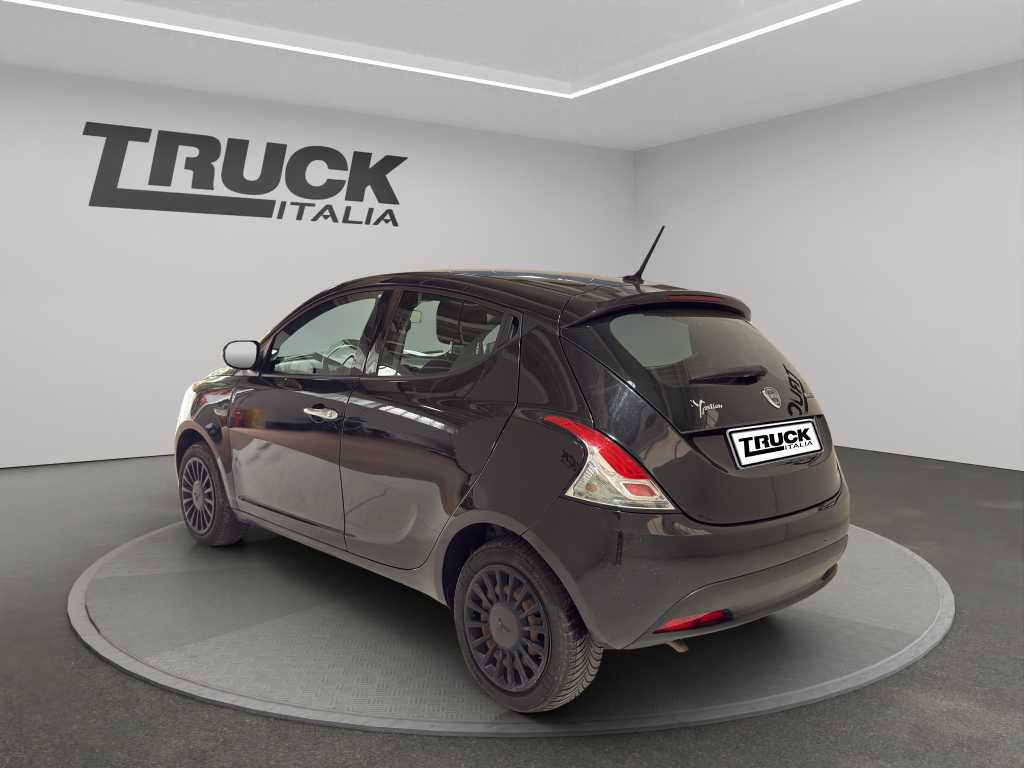 lancia-ypsilon-iii-2021-10-firefly-hybrid-silver-ss-70cv-sku93288