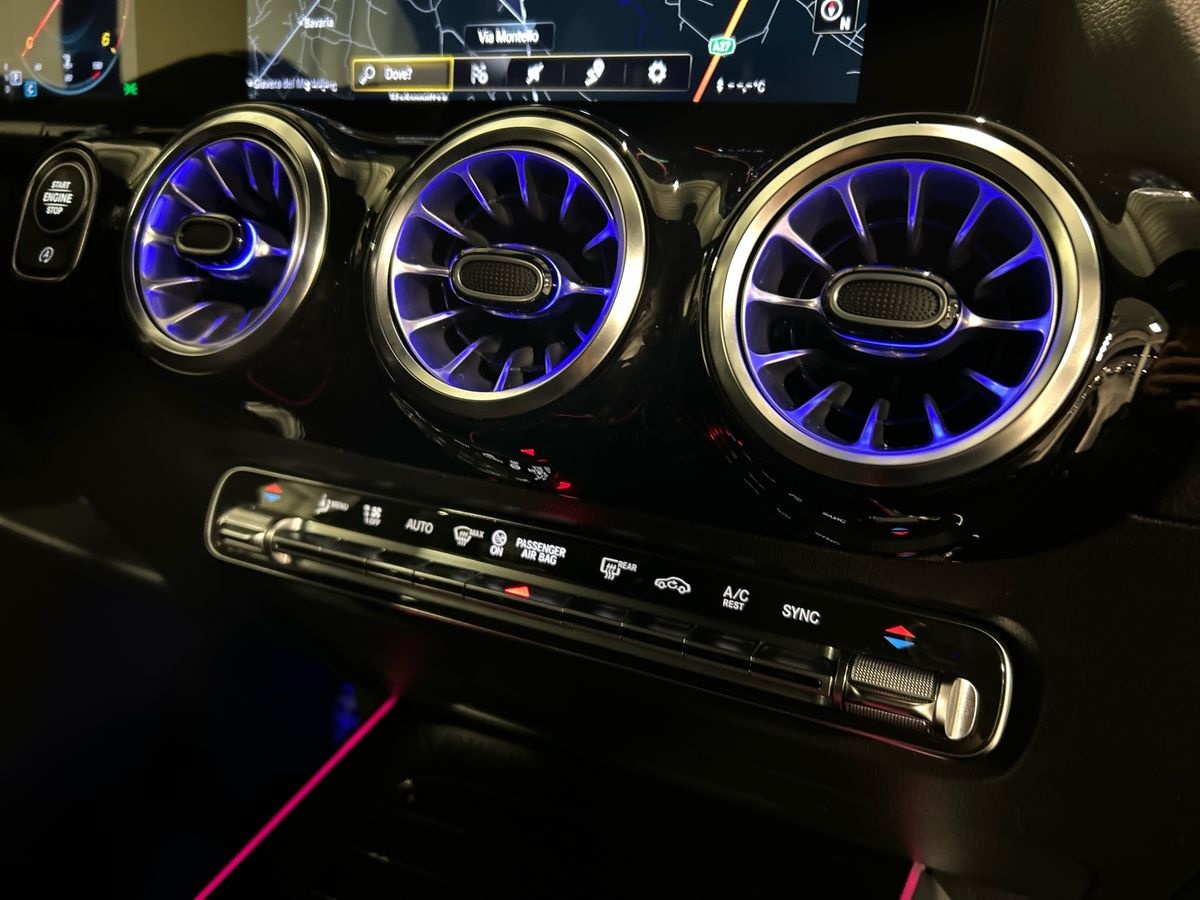 Mercedes GLA GLA 180 D Premium 8G-DCT - 14