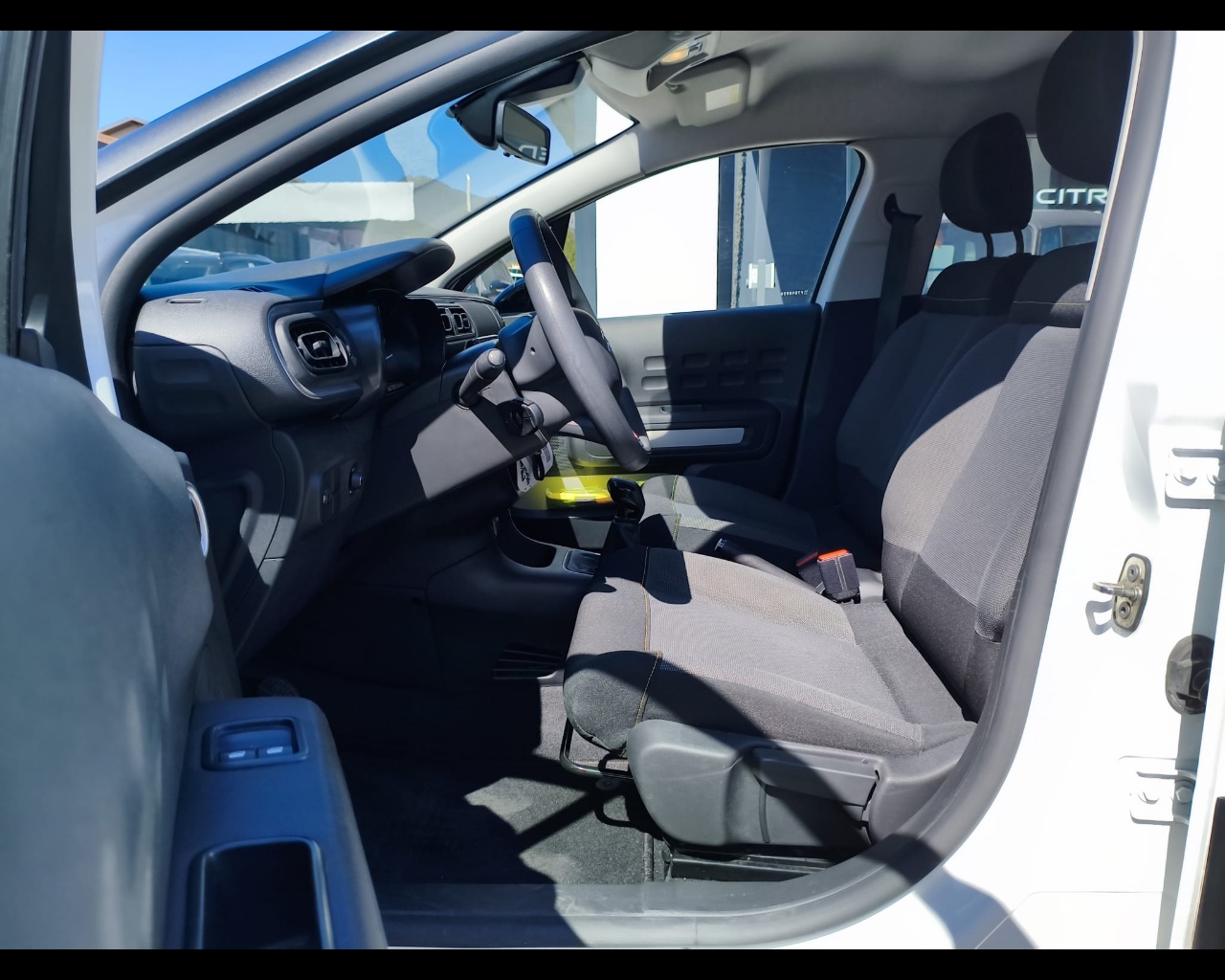 Foto CITROEN C3 1.2 puretech C-Series s&s 83cv neopatentati