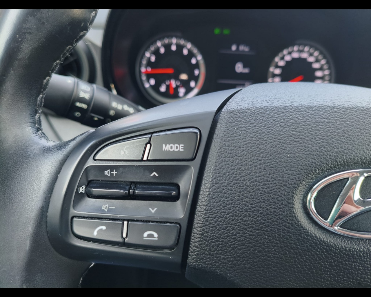 Foto HYUNDAI i10 1.0 Tech econext Gpl