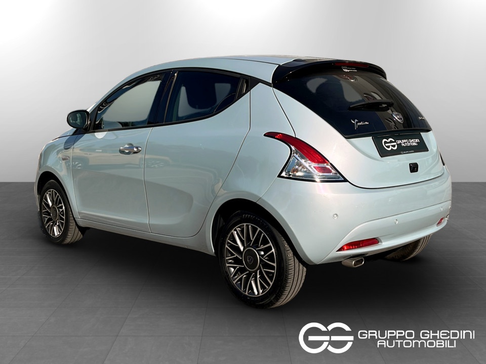 LANCIA Ypsilon 1.0 firefly hybrid Gold s&s 70cv 5p.ti Ibrida usato - 2