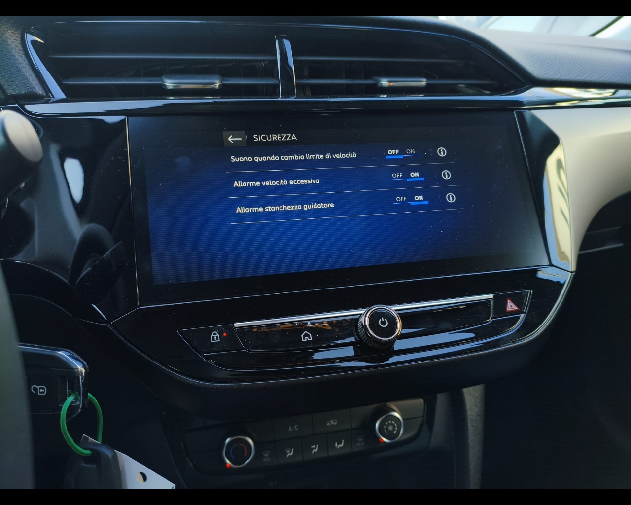 Foto OPEL Corsa 1.2 hybrid Edition 100cv dct6